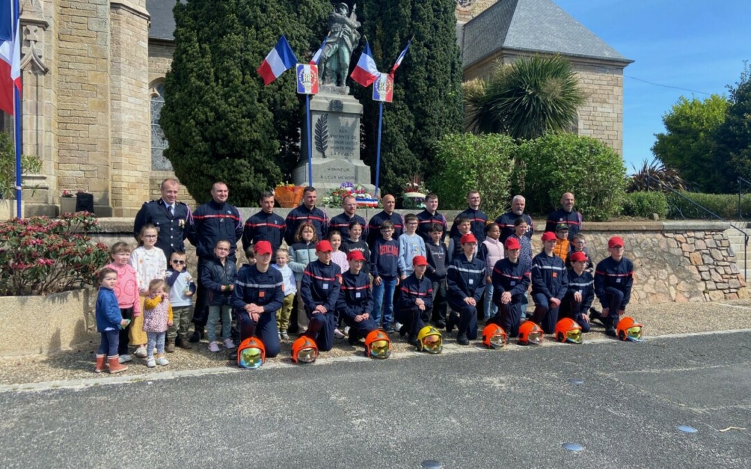 Les enfants réunis pour faire vivre le devoir de mémoire